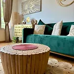 Standing Apartman