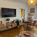 Standing Apartman